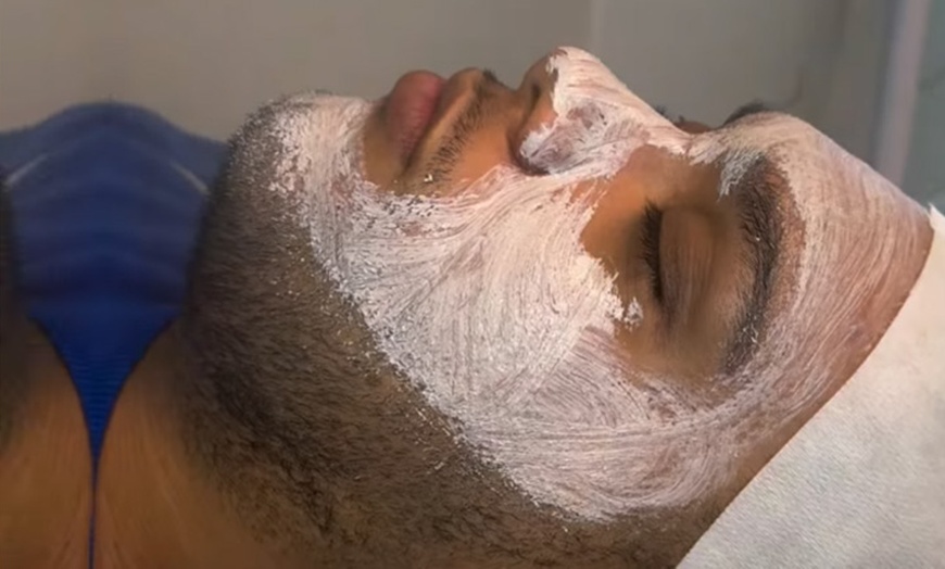 Image 4: Rejuvenate with One, Three, or Five Sessions of 60 Min Custom Facial! 