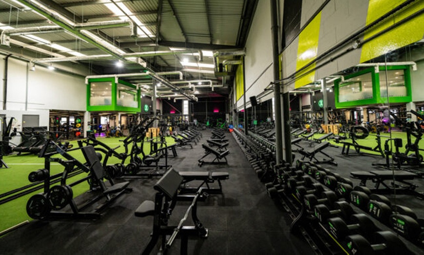 Image 8: Unlock Premium Fitness: Buzz Gym Multi-Site Membership! 