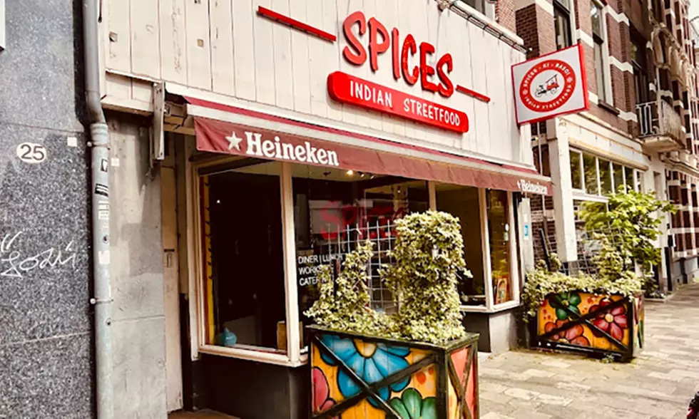 Proef de Indiase smaken met verse kruiden en traditionele gerechten