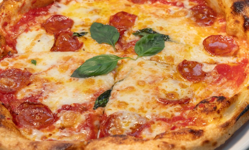 Image 1: ¡Experimenta Italia! Menú para 2 o 4 con opción a botella de vino 