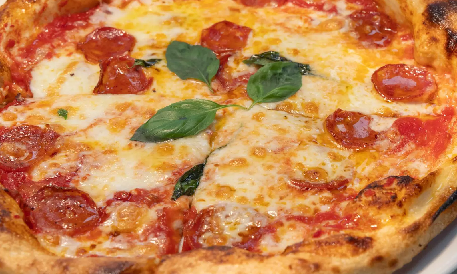 ¡Experimenta Italia! Menú para 2 o 4 personas con opción prémium a botella de vino, ahorra hasta un 34% - Primary Image