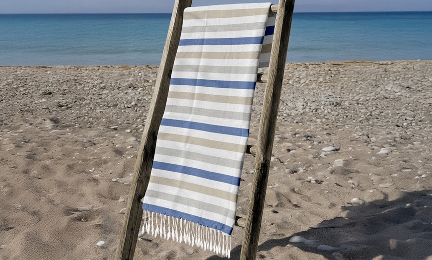 Image 2: Toalla de playa grande con diseño de rayas