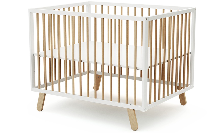 Image 4: Parc bébé en bois de la marque AT4