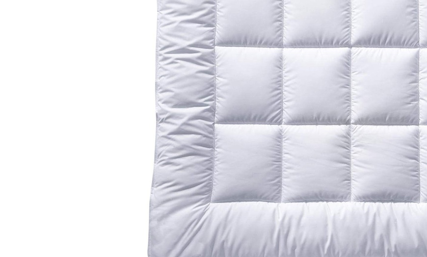 Image 7: Surmatelas bi-technologie à mémoire de forme et microfibres, Sampur
