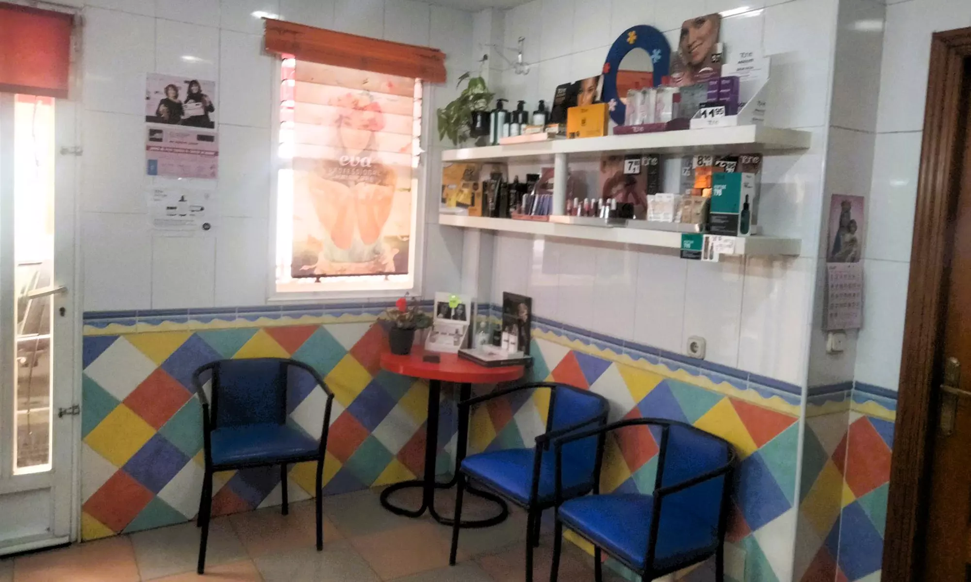 Peluquería con lavado, corte y secado, con opción a tinte y mechas