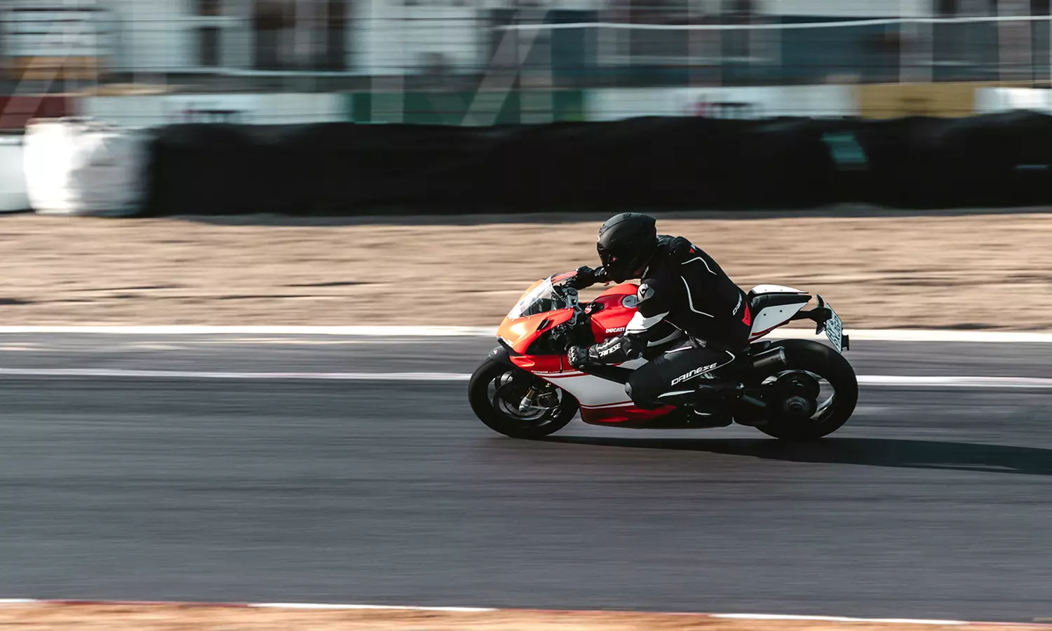 MotoGP Catalunya: entrada pelouse de 3 días y 2, 3 o 4 noches de hotel