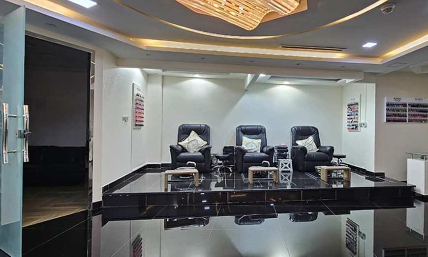 Image 5: 60 Mins Classic Moroccan Bath, Spa, Threading, Mani-Pedi, and Facial