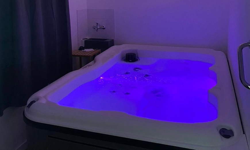 Image 2: Modelage relaxant d'1h ou d'1h15 avec option spa de 30 min ou d'1h