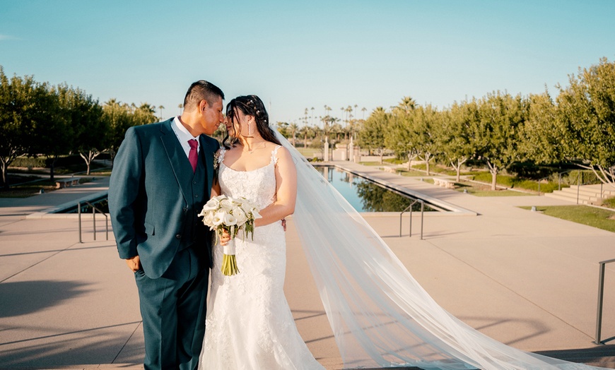 Image 2: 45- or 90-Minute Photo Session