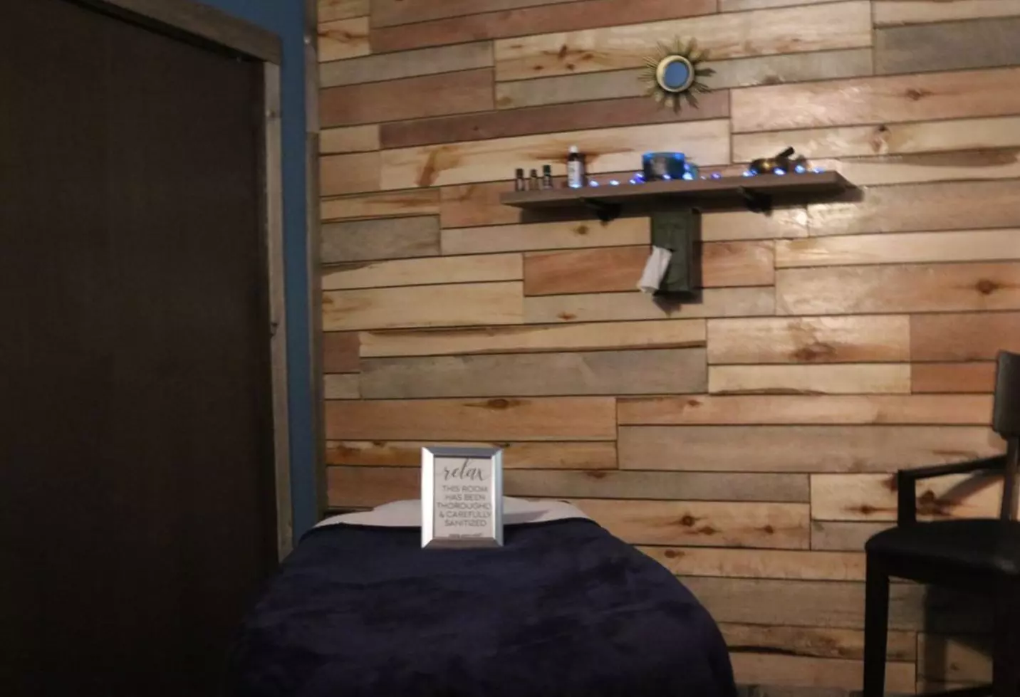 Relax with a 60-or 90-Minute Couples Massage w/ Hot Stones and Sauna