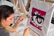 Taller "Crea y pinta tu tote bag", de 2 horas, con barra libre de vino para 1 o 2 personas; ahorra hasta un 33% - Second Medium