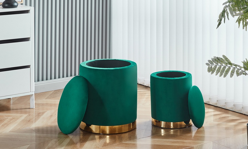 Image 11: Coppia di pouf contenitori in velluto