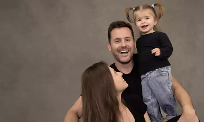 Capture Moments with 30-Minute or One-Hour Studio Family Photo Shoot at Vitty Torres Photography (Up to 50% Off) - Primary Image