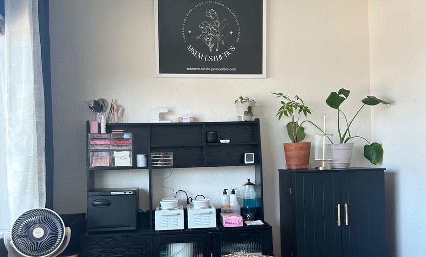 Image 1: Achieve silky skin with Brazilian 5+ weeks growth