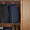 Image 2: Giubbino unisex smanicato idrorepellente