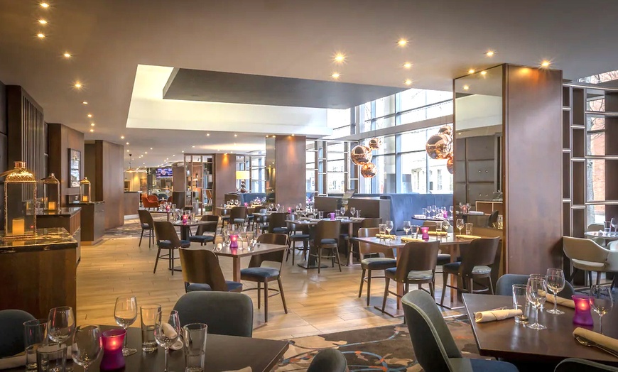 Image 3: 4* Belfast: Deluxe or Executive Double Stay with Breakfast & Dinner 