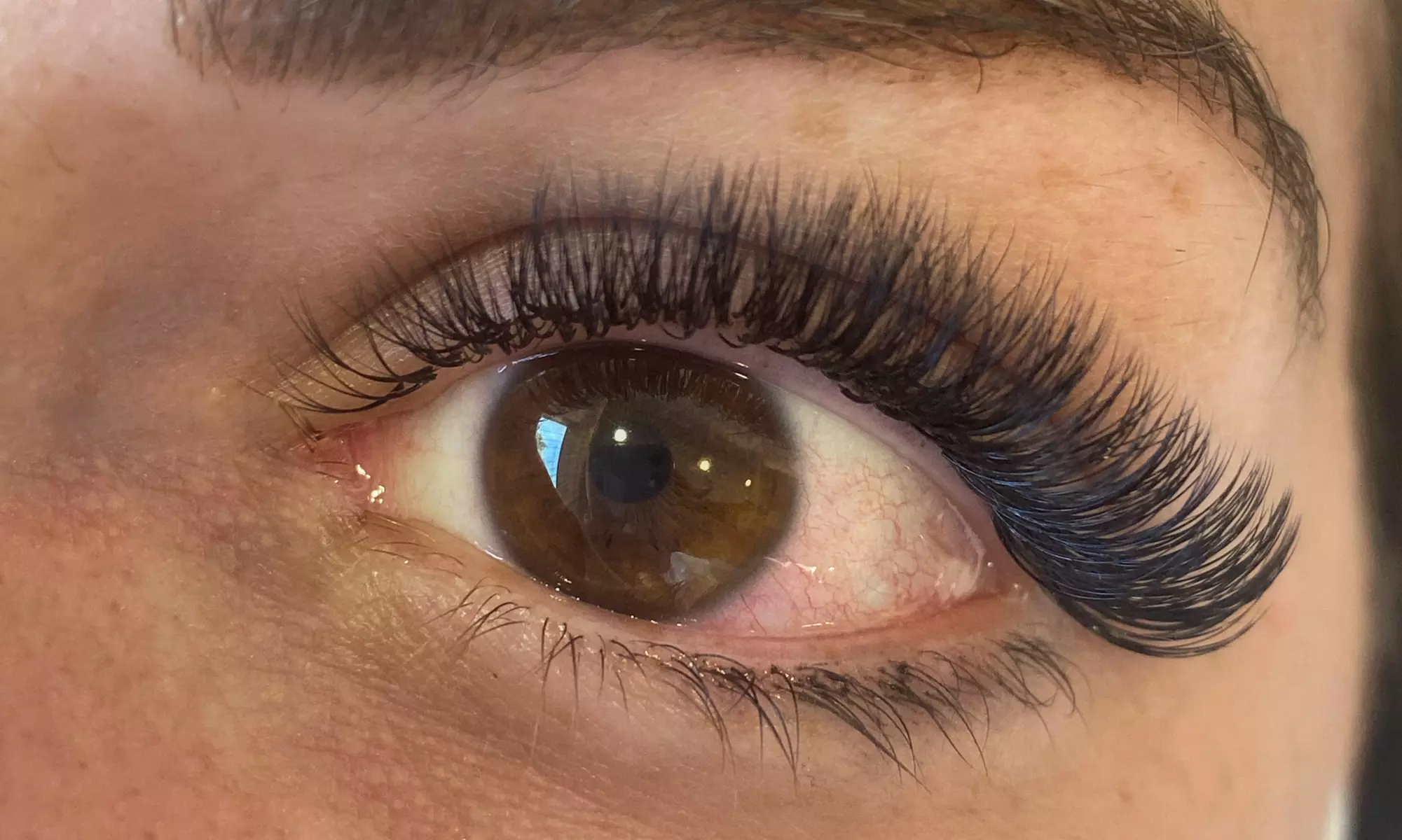 Entdecke den Beruf "Lashmaker" und buche den Schnupperkurs: Dein Einstieg in die Wimpernverlängerung - für 1 Person - Second Medium