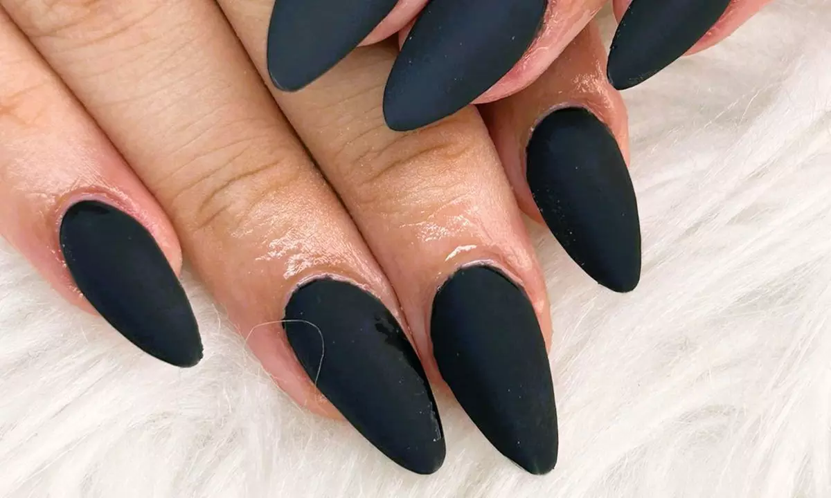 2 sesiones de manicura y/o pedicura con esmaltado en Souzza Nails Art