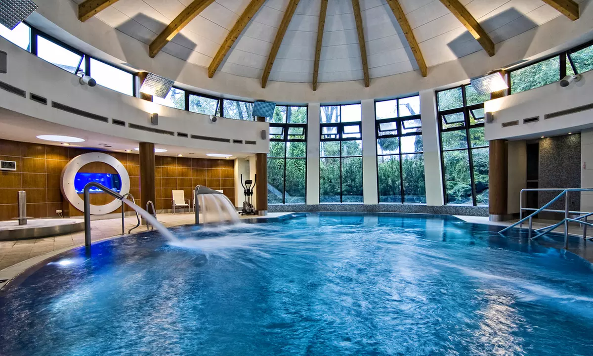 Wieliczka: 1-7 nocy dla 2 os. ze śniadaniami lub wyżywieniem, basenem, jacuzzi w Turówka Hotel & Spa 4* – w tym wakacje - Primary Image