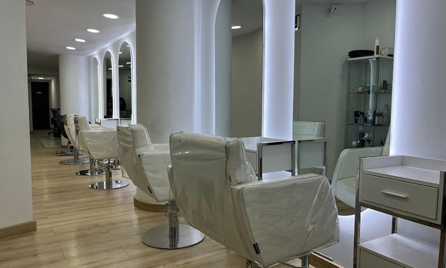 Image 4: Alisado brasileño de keratina con corte de puntas