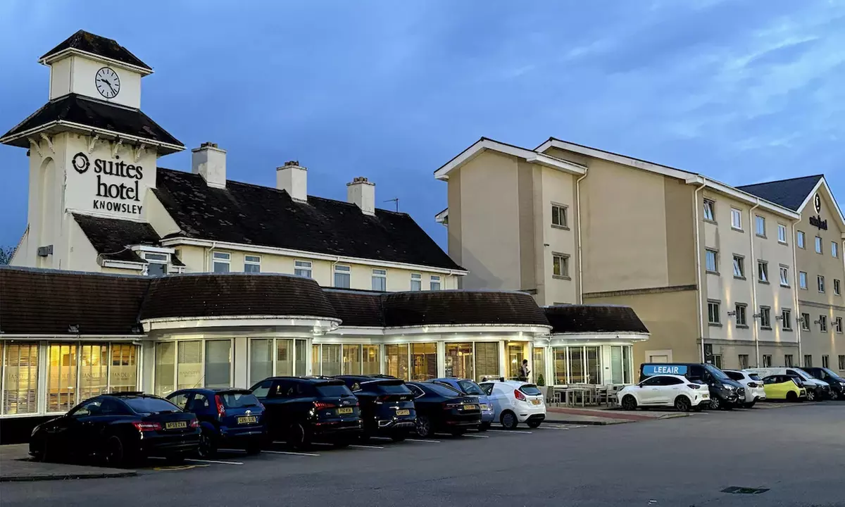 Merseyside, Liverpool: Stay with Breakfast, Spa Treatment & Dinner