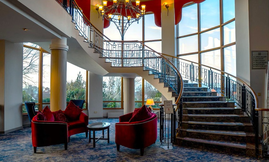 Image 1: Craigavon: Double Room with Breakfast