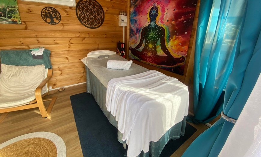 Image 2: Massage californien, suédois ou ayurvédique au jardin d'Hécate