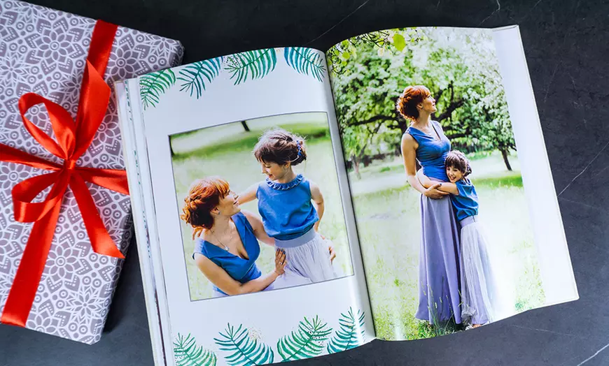 Image 2: Przenieś wspomnienia na papier: Fotoksiążka w pudełku prezentowym