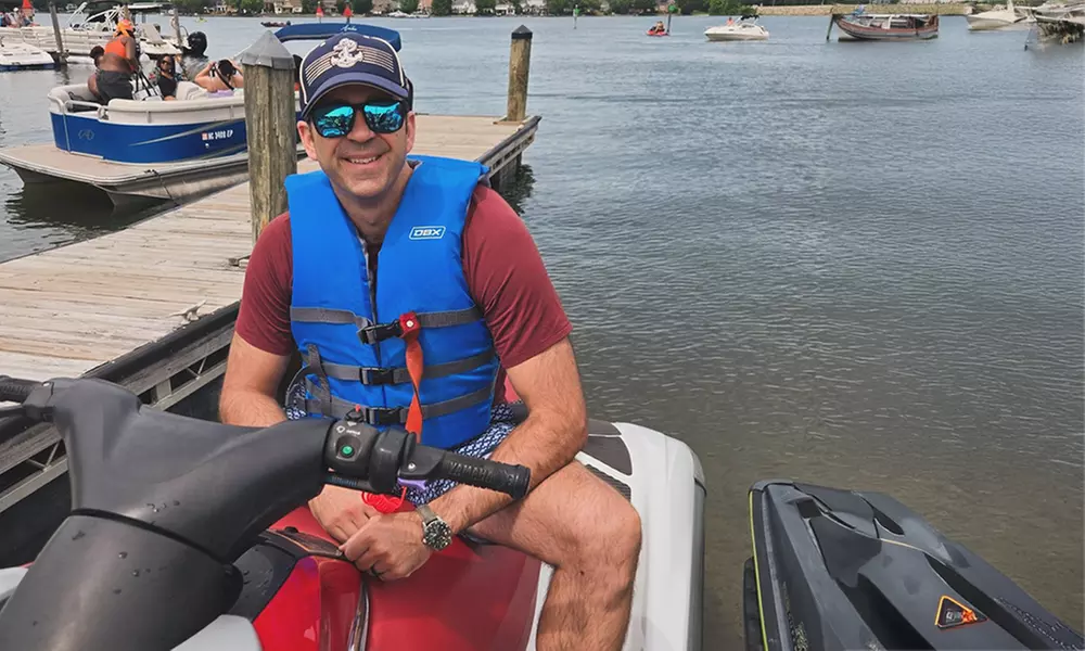 Explore Scenic Lakes with 2 or 3-Hour Jet Ski Rental for One Rider