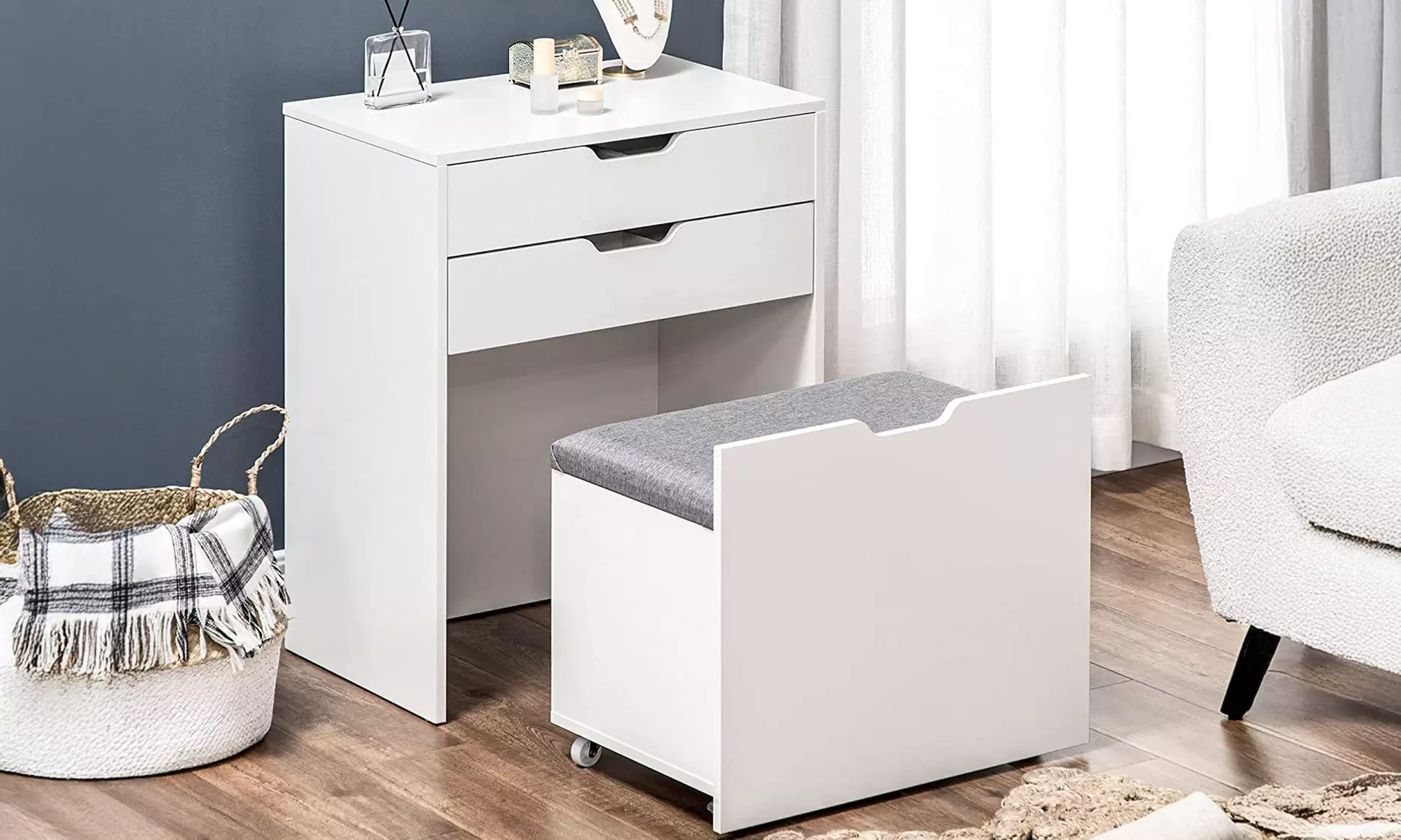 HomCom Dressing Table with Flip-up Mirror and Storage Stool