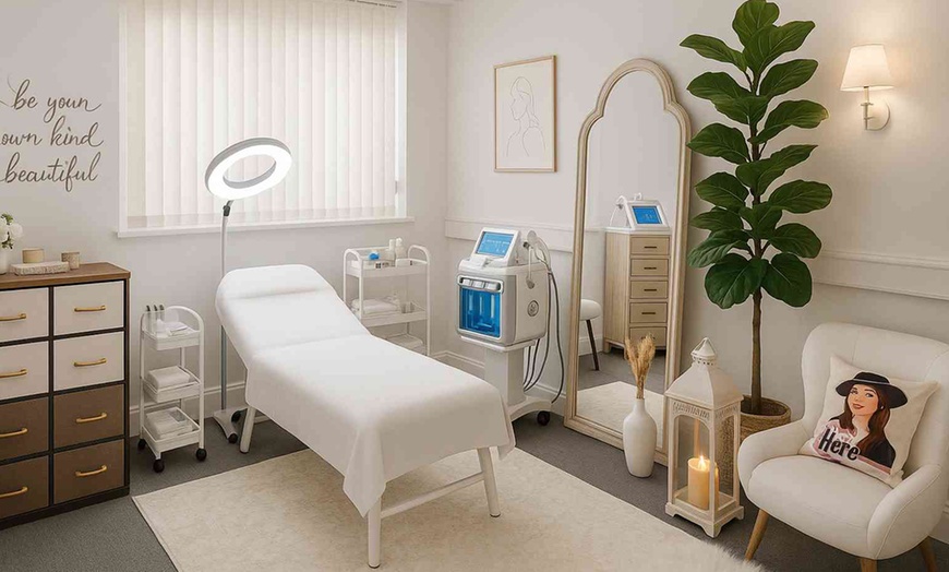 Image 1: 1 or 3 60-Minute Luxury HydraFacial with LED Mask