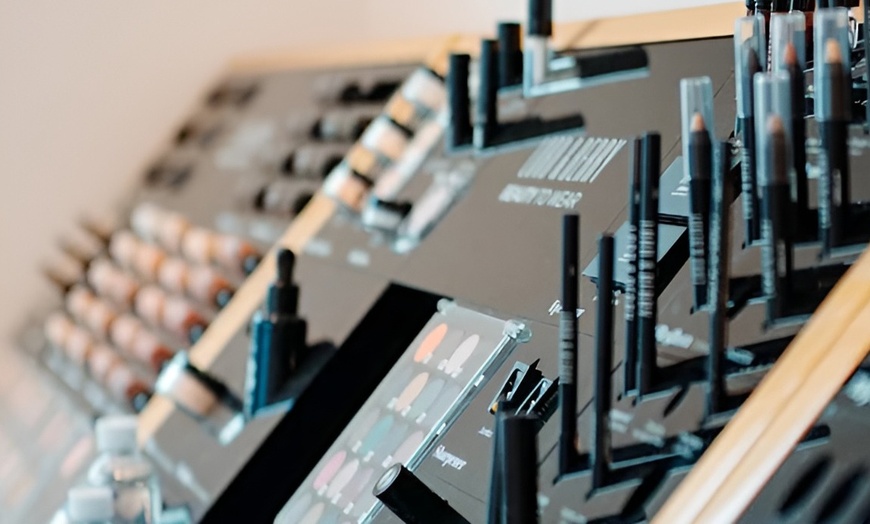 Image 4: Lluxueuze huidboost: infrarood cabine en/of gezichtsbehandeling