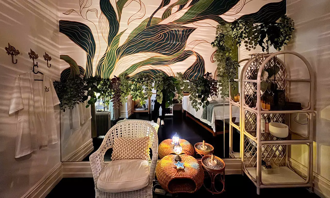 Ultimate Relaxation with Lash & Brow, Bikini, Leg & Underarm Waxing