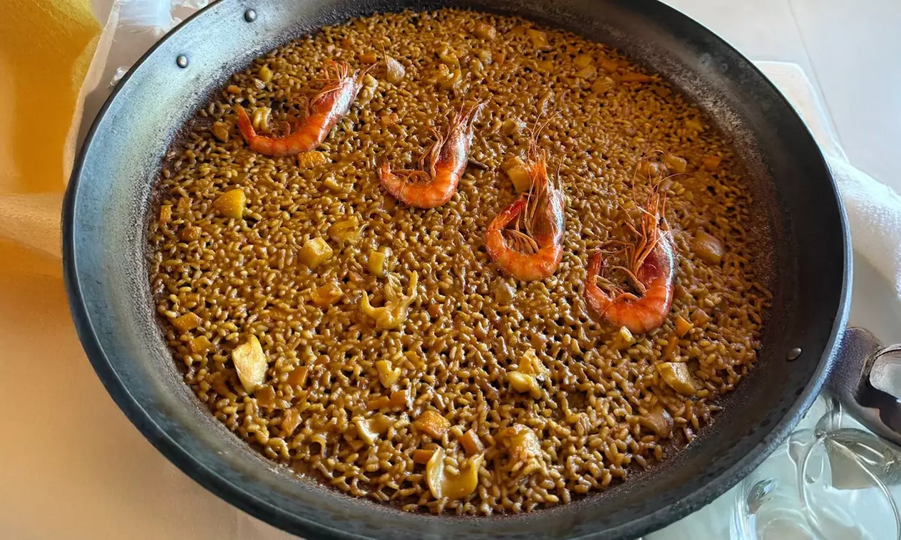 Comilona frente al mar: menú mediterráneo La Ferrera para 2 o 4 pax.