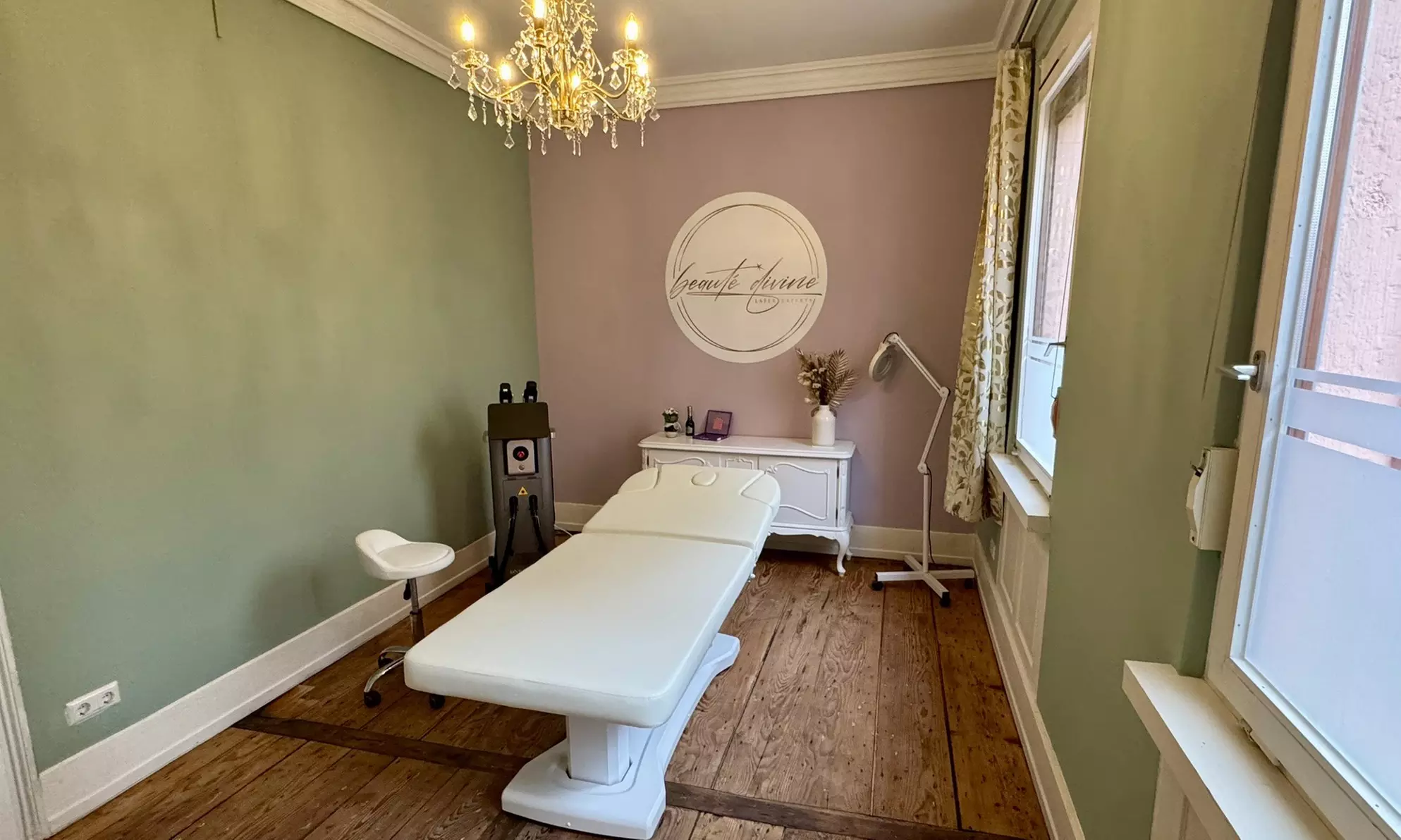 Haarentfernung an 3 kleinen oder mittleren Zonen oder an 1 großen Zone nach Wahl für 1 Person (bis 89% sparen) - Second Medium