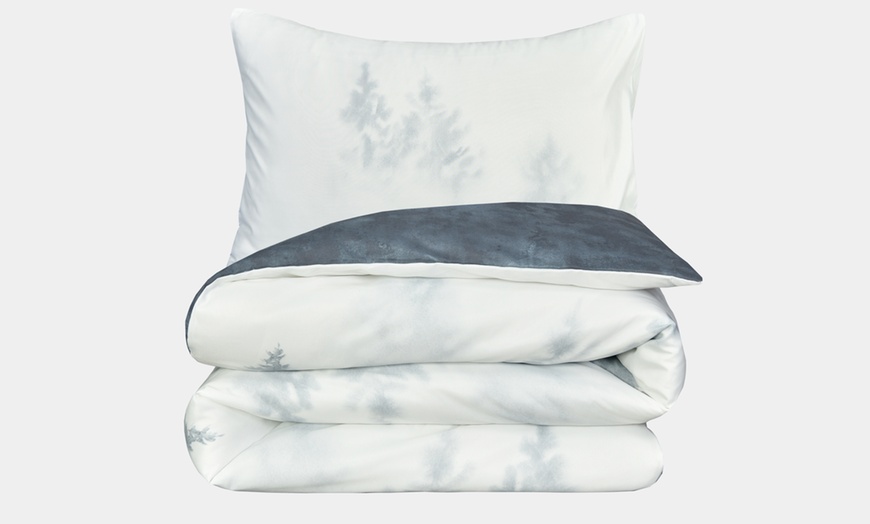 Image 8: Super Soft Reversible Misty Forest Duvet Set 