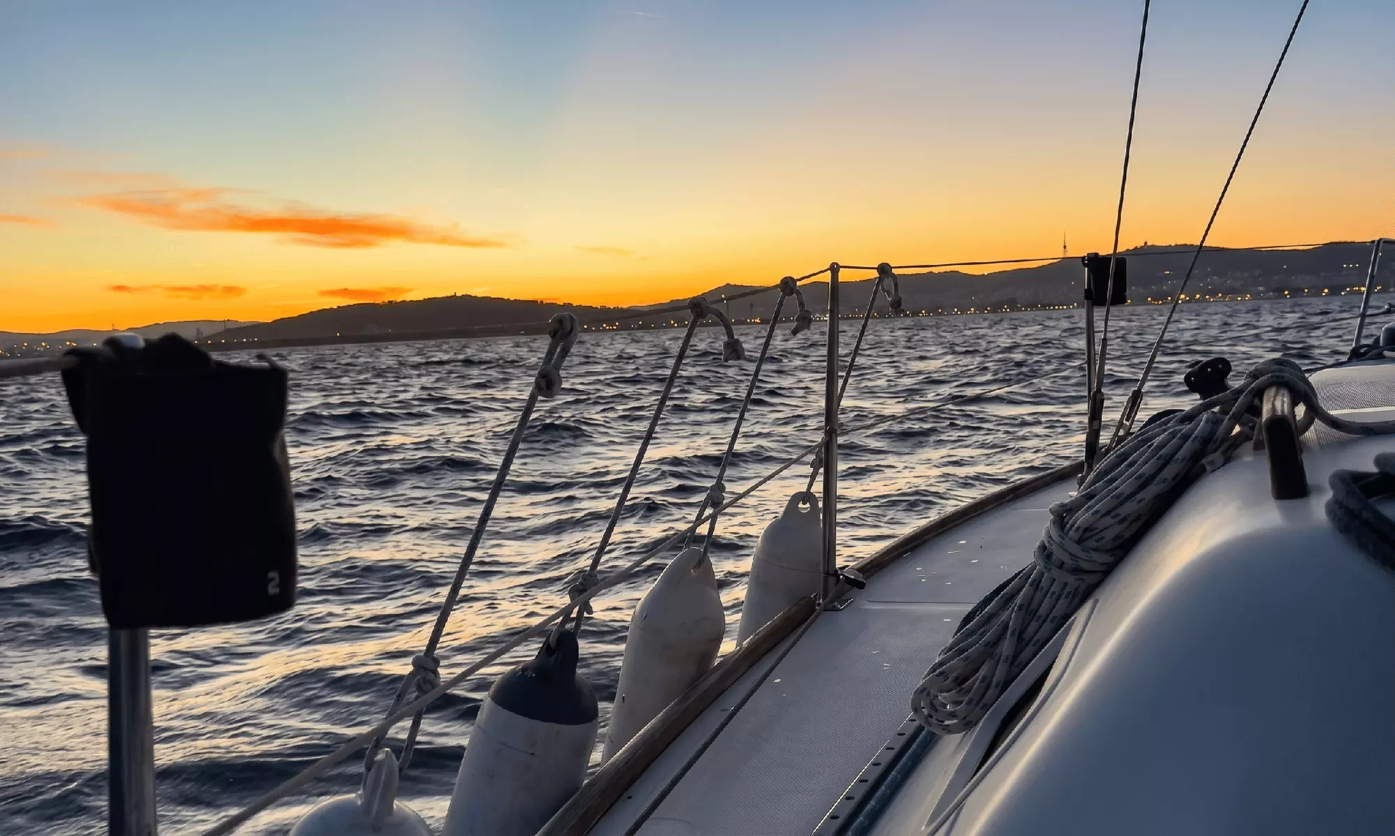 Salida en velero para 1, 2, 3 o 4 con bebidas y aperitivos