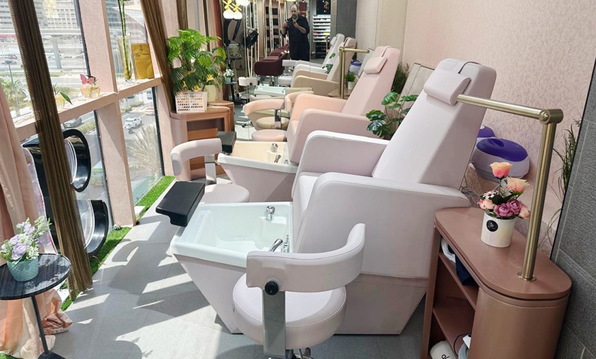 Image 4: Brightening, Purifying, Anti-Aging, Deep Cleansing Facial and More