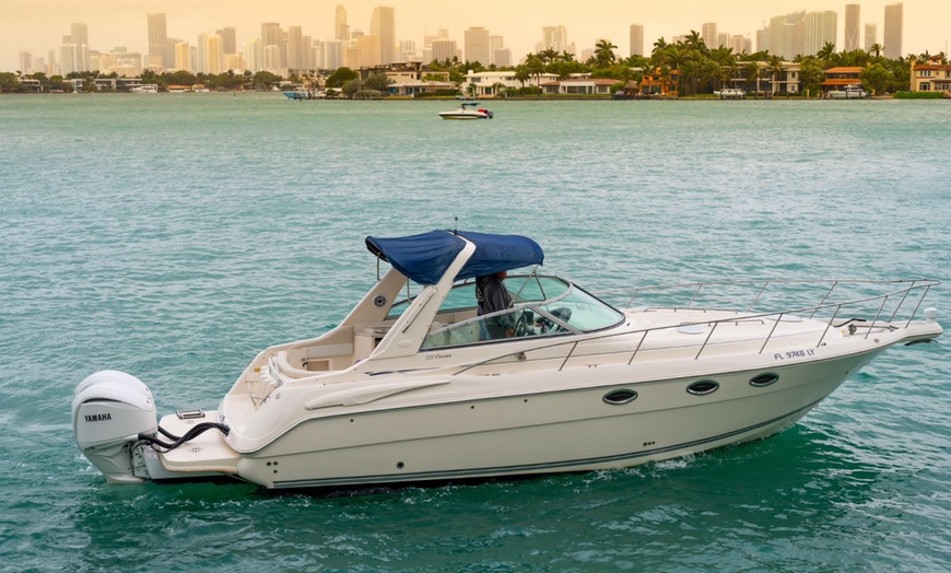 Image 8: 2, 4, 6 or 8 Hrs SeaRay Sundeck or 2 or 4 Hrs Sundancer Rental