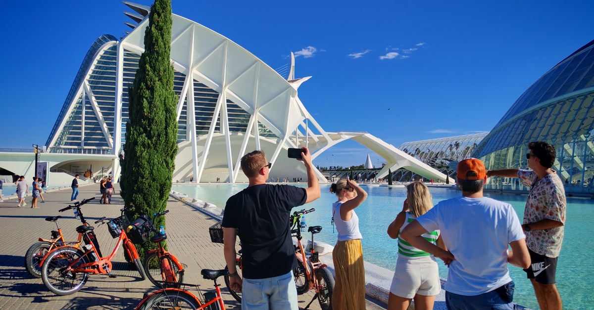 Tour guiado en bicicleta tradicional o eléctrica por Valencia