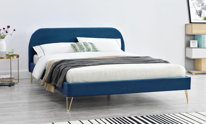 Image 8: Lit velours "Garbera" 140 x 190 cm ou 160 x 200 cm de Kocoon 