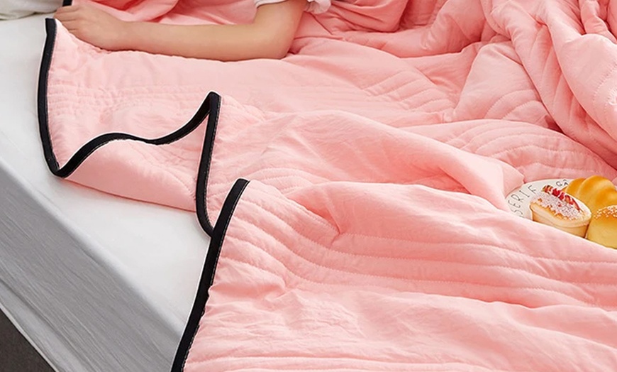 Image 18: Air-Conditioned Thin Quilt