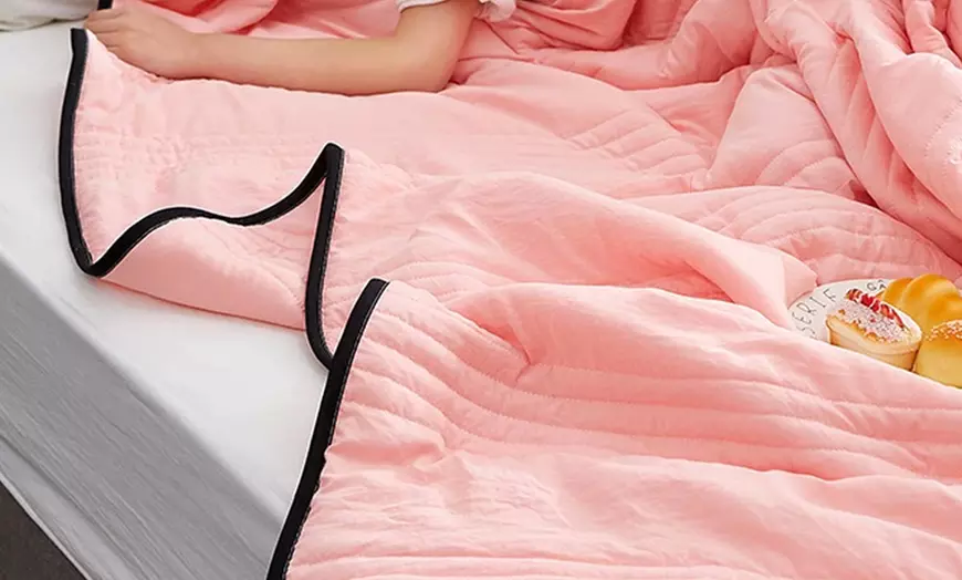Image 18: Air-Conditioned Thin Quilt