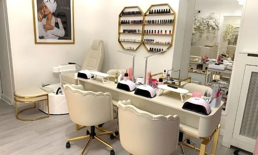 Image 5: Mani oder Pedi mit Schellack im Beauty Salon der TV-Ikone KADER LOTH