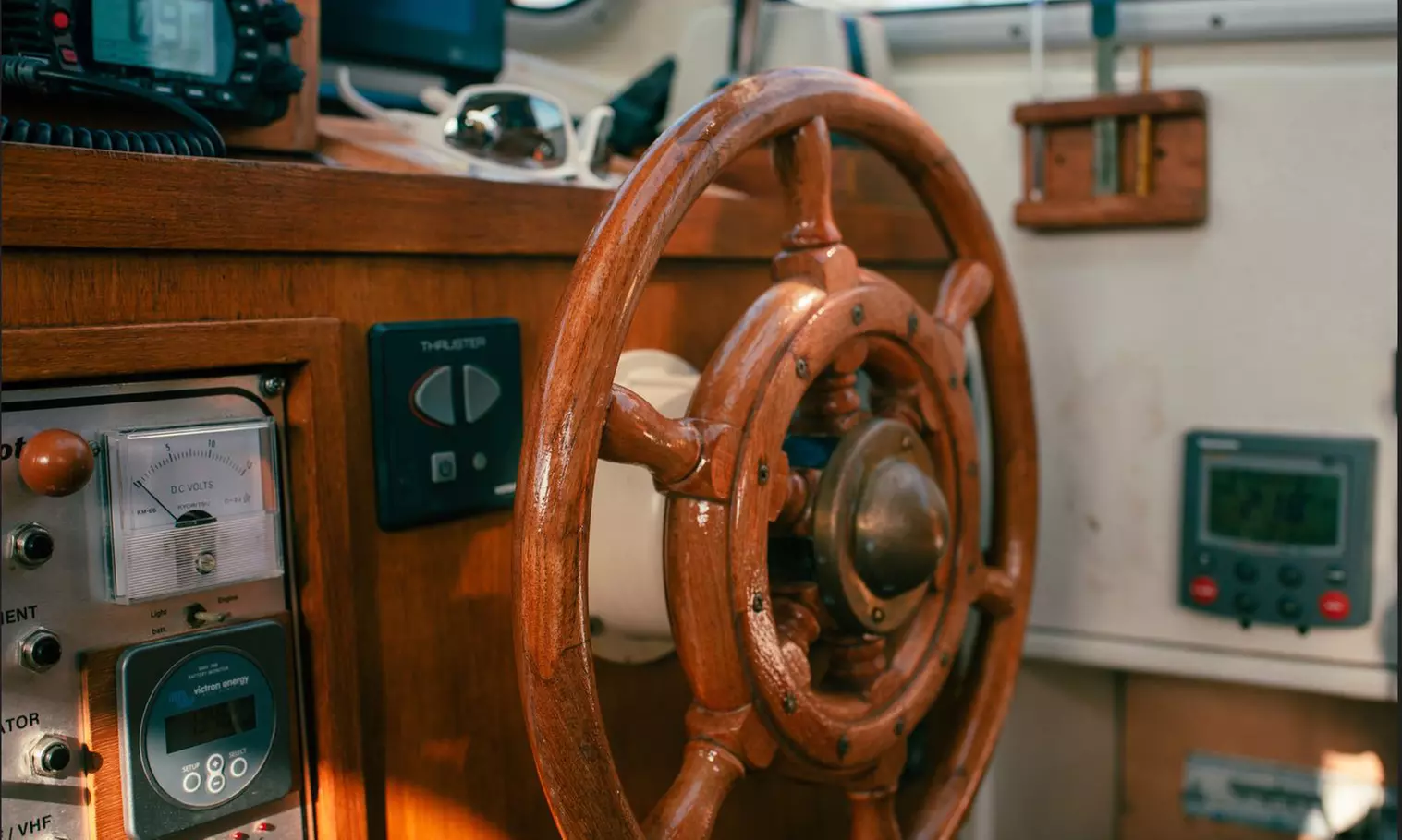 Paseo en velero en grupo o privado con bebidas y picoteo para 1-4 pax.