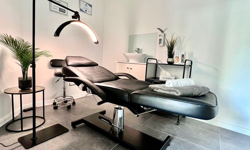 Image 3: Wimpern- und / oder Augenbrauenlifting inkl. Färben für 1 Person