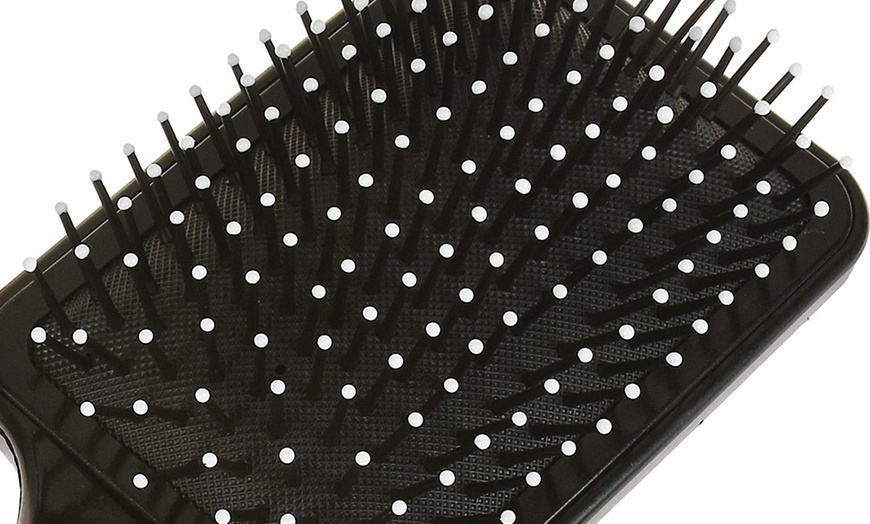 Image 3: One or Two Tangle-Free Hairbrushes