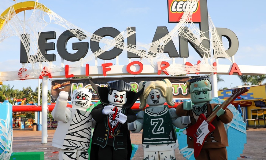 Image 1: Steps from LEGOLAND with fun themed rooms & early park entry