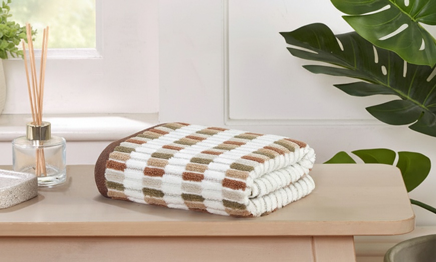 Image 7: One or Two Santa Cruz Cotton Bath Sheet 500 GSM