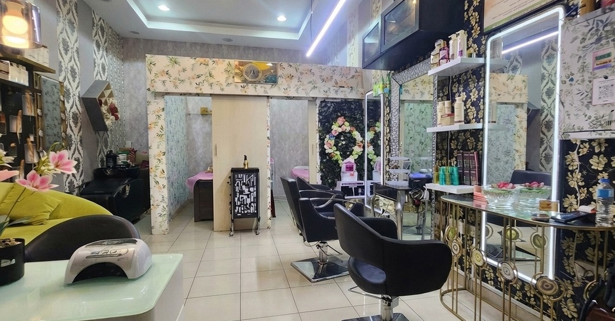 Eyebrow & Upperlip Threading & Tinting, Eyelash Extensions, & More Eyebrow & Upperlip Threading & Tinting, Eyelash Extensions, & More